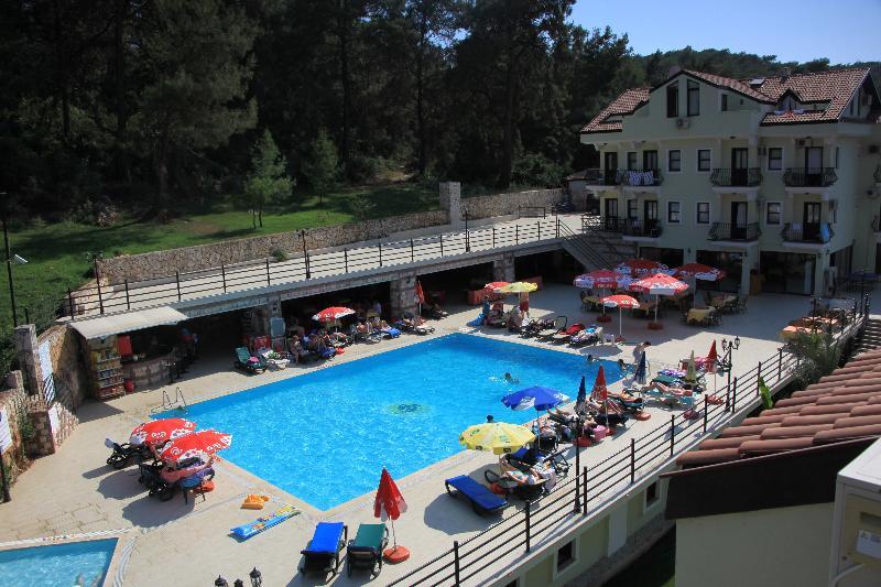 Grove Hotel 올루데니스 외부 사진